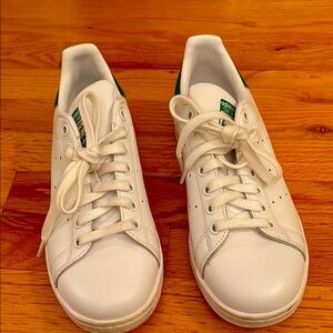Gently used, ADIDAS STAN SMITH Sneakers 💚